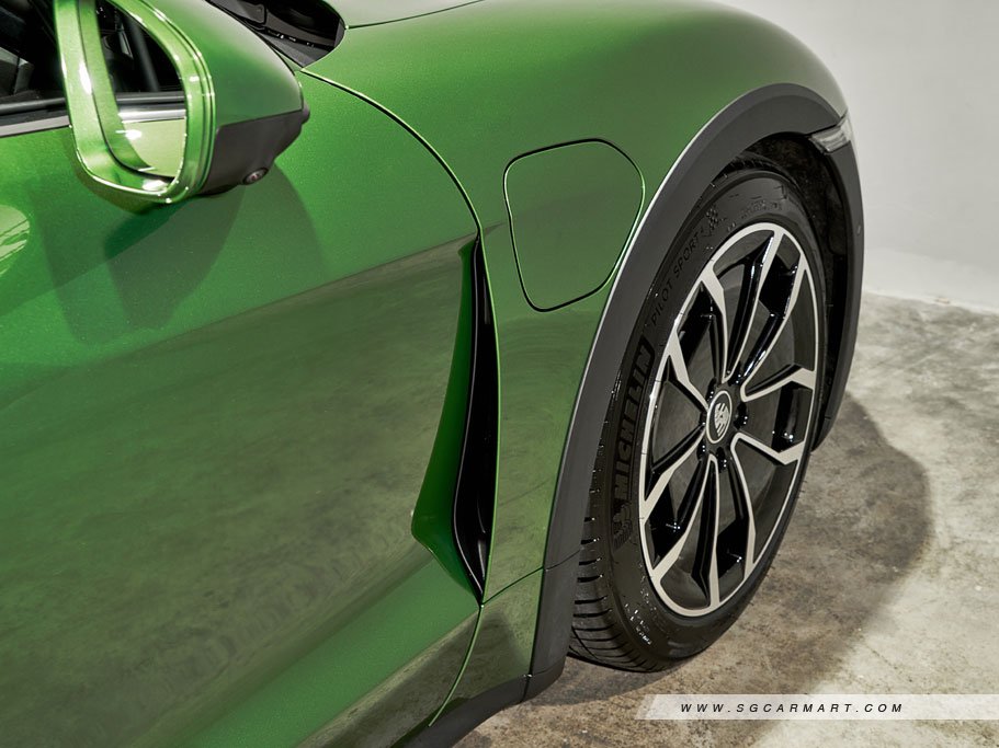 https://i.i-sgcm.com/new_cars/cars/21497/21497_g68