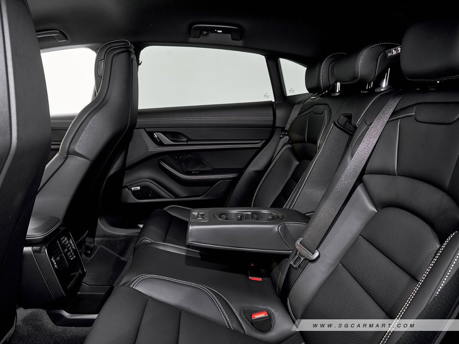 https://i.i-sgcm.com/new_cars/cars/21497/21497_g74