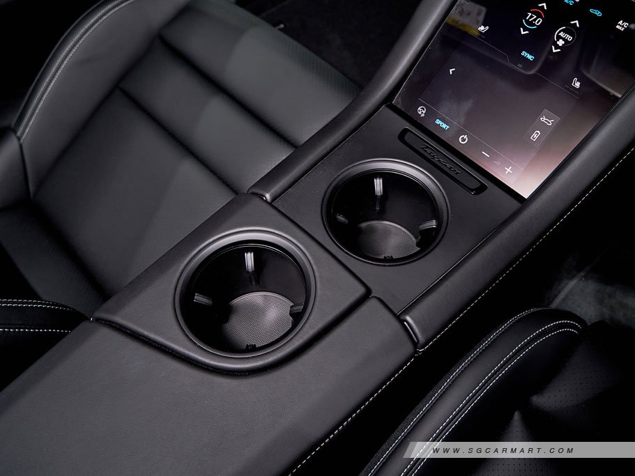 https://i.i-sgcm.com/new_cars/cars/21497/21497_g94