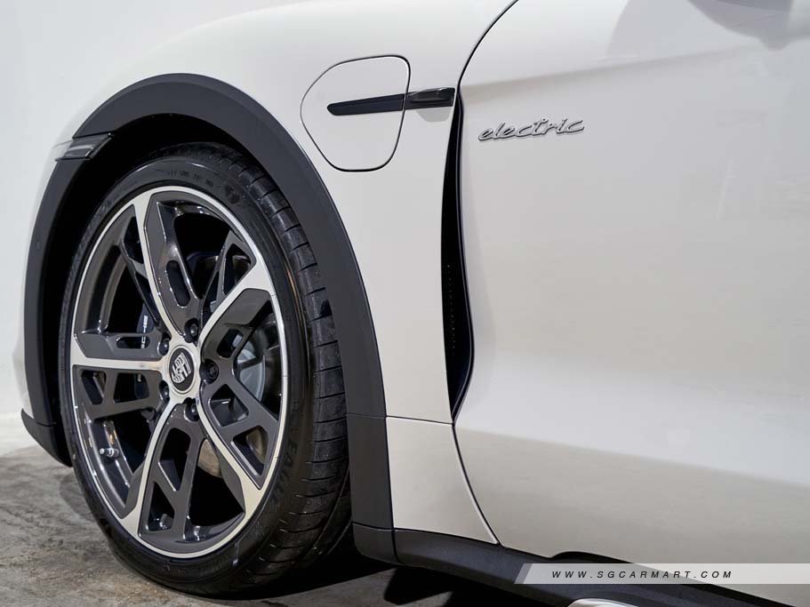 https://i.i-sgcm.com/new_cars/cars/21497/21497_g9