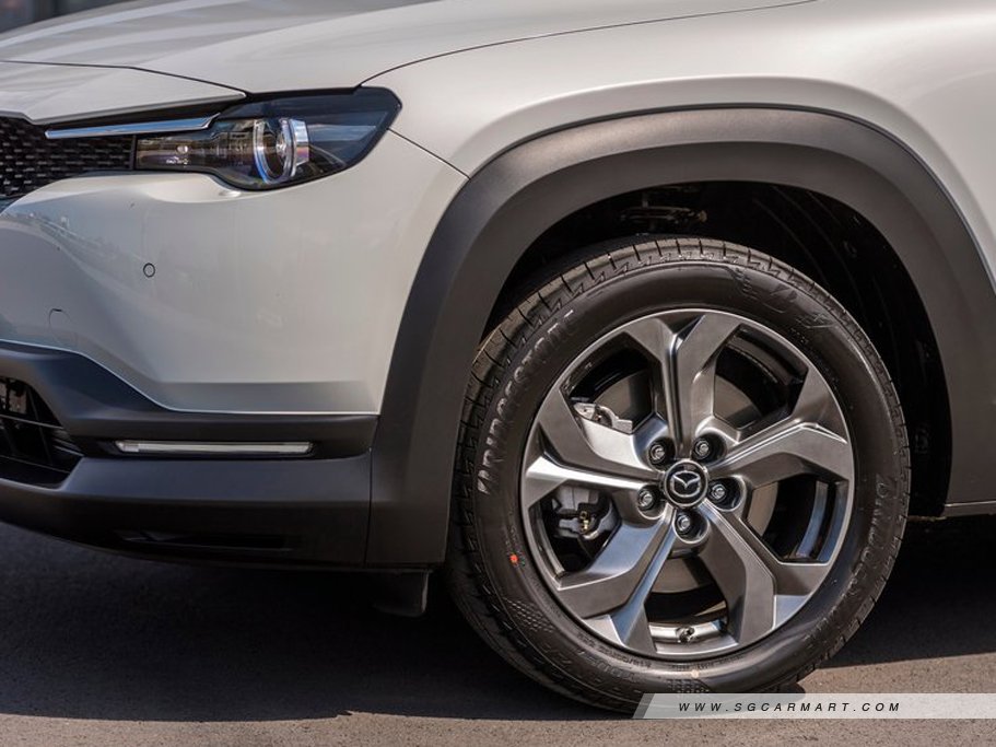 https://i.i-sgcm.com/new_cars/cars/21504/21504_g14