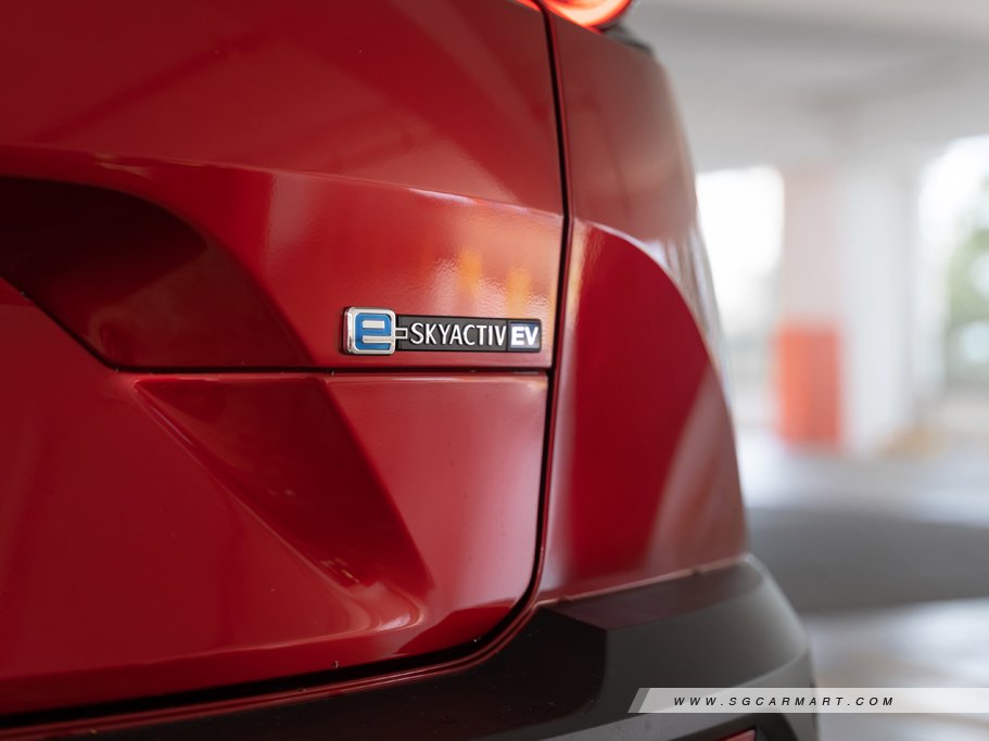 https://i.i-sgcm.com/new_cars/cars/21504/21504_g26
