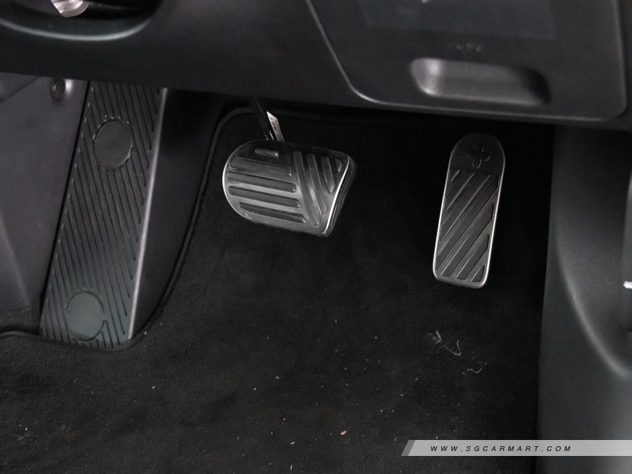https://i.i-sgcm.com/new_cars/cars/21505/21505_g48
