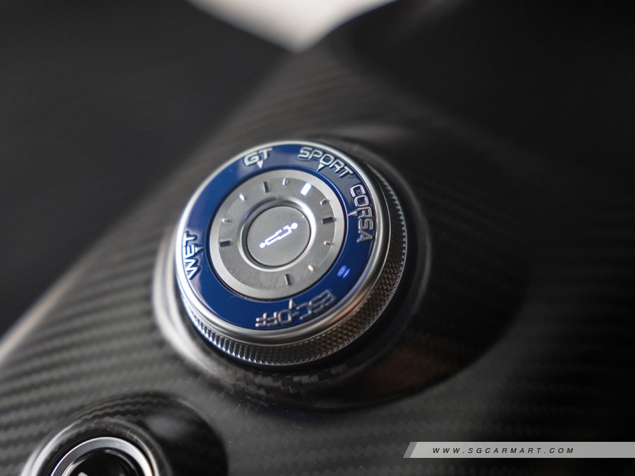 https://i.i-sgcm.com/new_cars/cars/21509/21509_g77