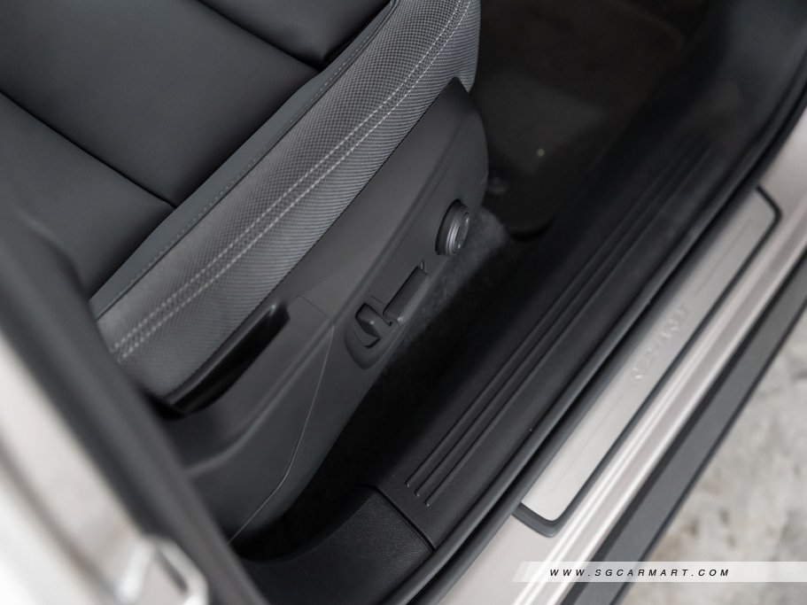 https://i.i-sgcm.com/new_cars/cars/21514/21514_g101