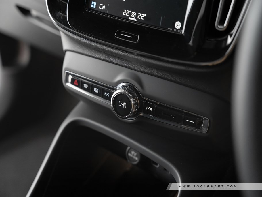 https://i.i-sgcm.com/new_cars/cars/21514/21514_g104