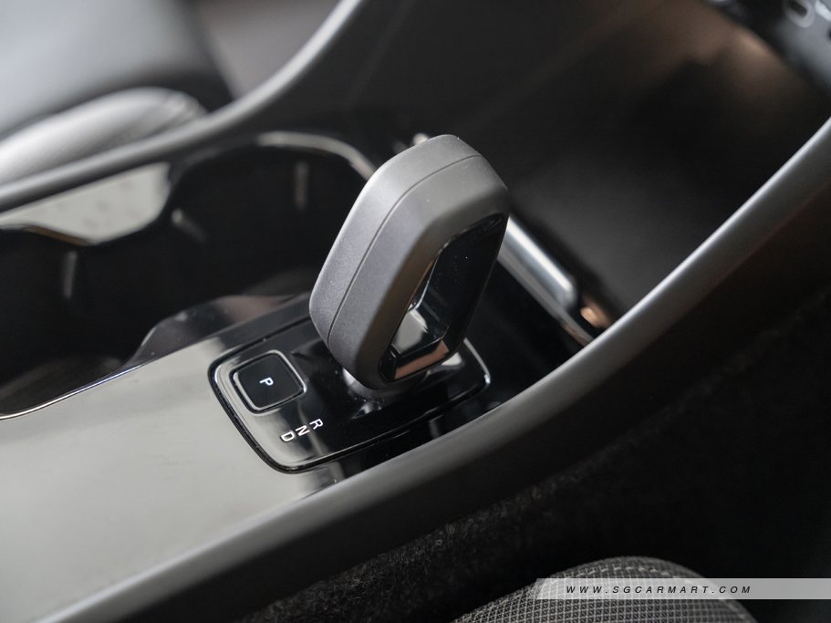 https://i.i-sgcm.com/new_cars/cars/21514/21514_g106