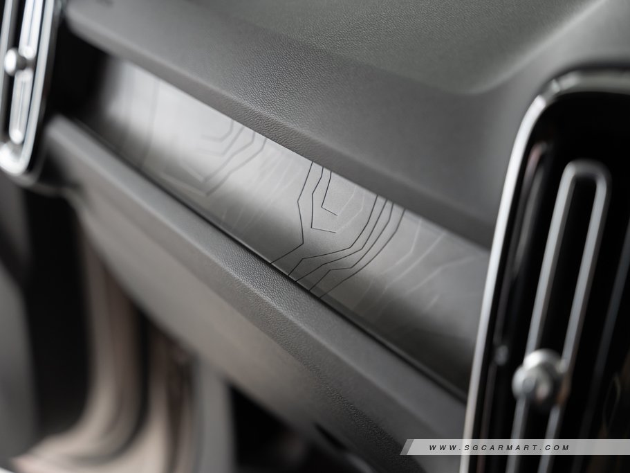 https://i.i-sgcm.com/new_cars/cars/21514/21514_g107