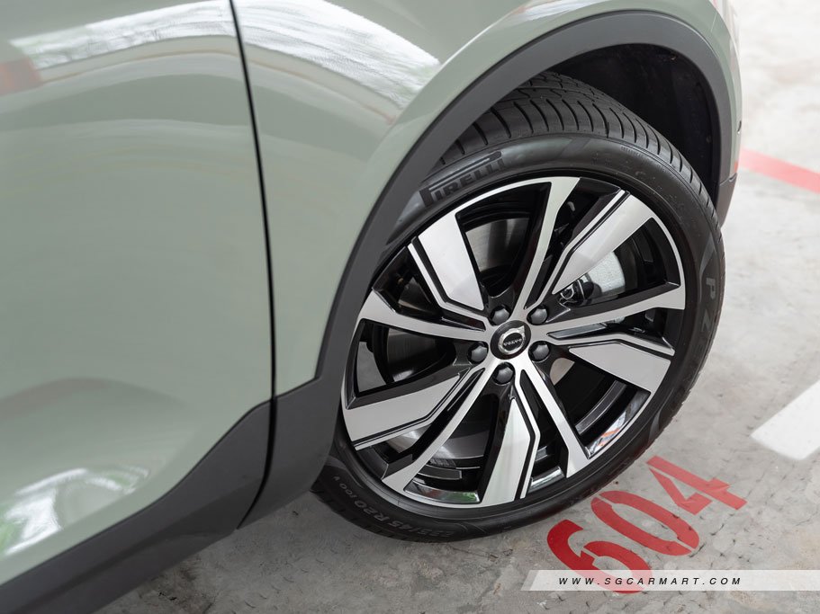 https://i.i-sgcm.com/new_cars/cars/21514/21514_g43