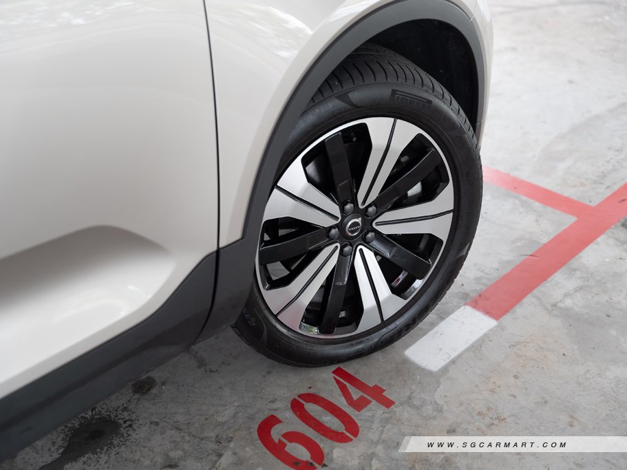 https://i.i-sgcm.com/new_cars/cars/21514/21514_g92