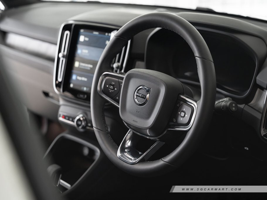 https://i.i-sgcm.com/new_cars/cars/21514/21514_g98