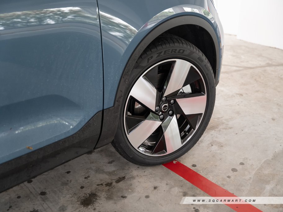 https://i.i-sgcm.com/new_cars/cars/21515/21515_g38