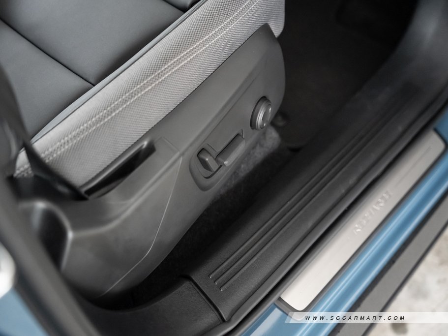 https://i.i-sgcm.com/new_cars/cars/21515/21515_g44