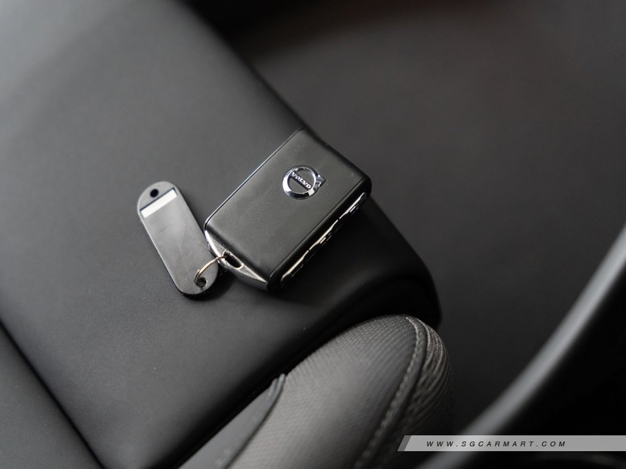 https://i.i-sgcm.com/new_cars/cars/21515/21515_g56