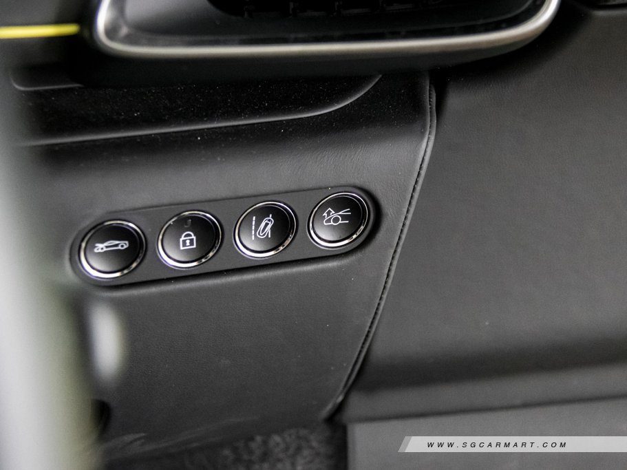 https://i.i-sgcm.com/new_cars/cars/21516/21516_g42