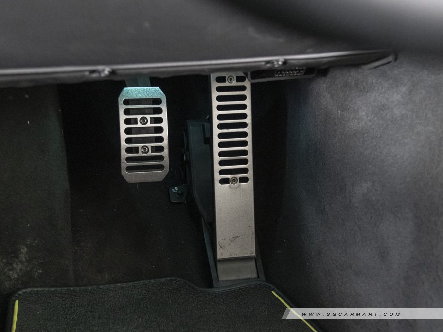https://i.i-sgcm.com/new_cars/cars/21516/21516_g44