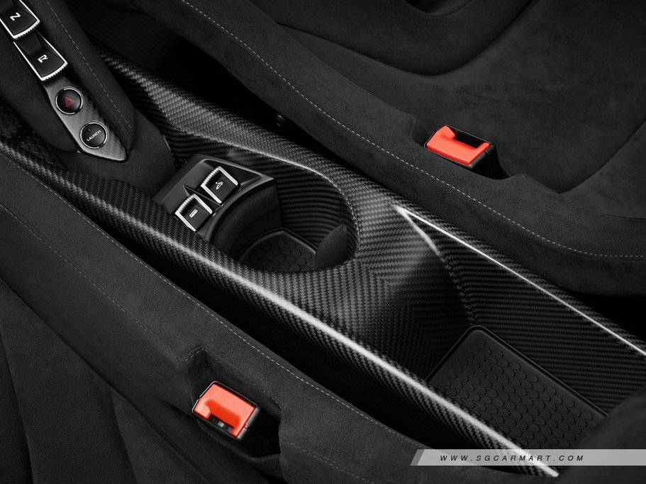 McLaren 765LT Spider 25