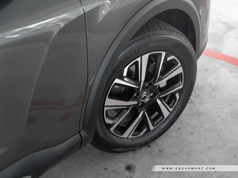 https://i.i-sgcm.com/new_cars/cars/21518/21518_g26