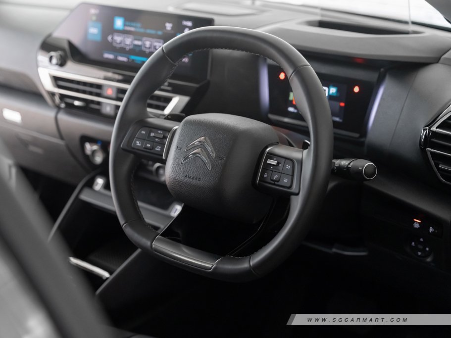 https://i.i-sgcm.com/new_cars/cars/21518/21518_g28