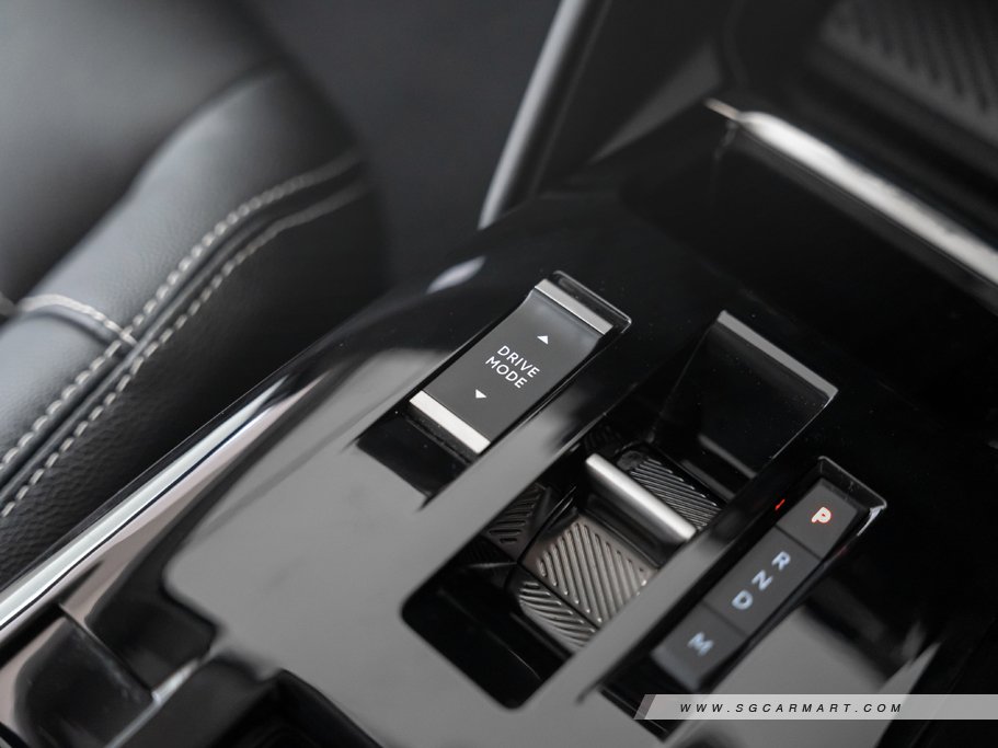https://i.i-sgcm.com/new_cars/cars/21518/21518_g44