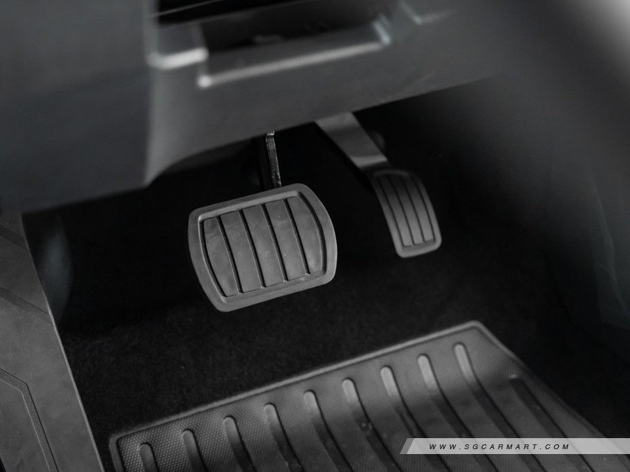 https://i.i-sgcm.com/new_cars/cars/21518/21518_g47