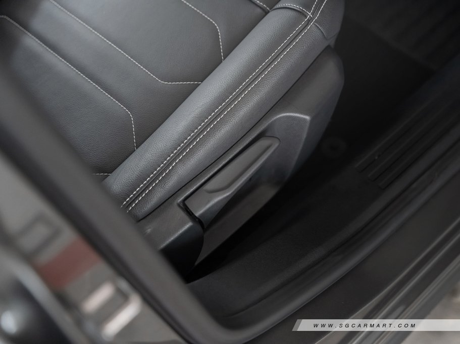 https://i.i-sgcm.com/new_cars/cars/21518/21518_g49