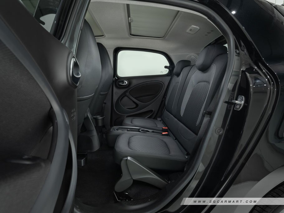 https://i.i-sgcm.com/new_cars/cars/21525/21525_g13