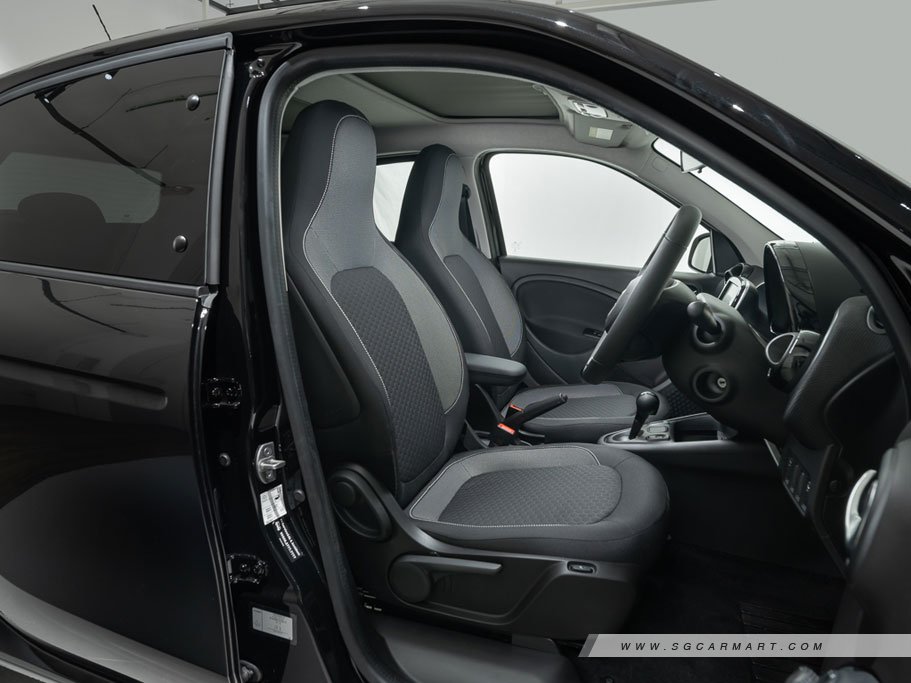https://i.i-sgcm.com/new_cars/cars/21525/21525_g14
