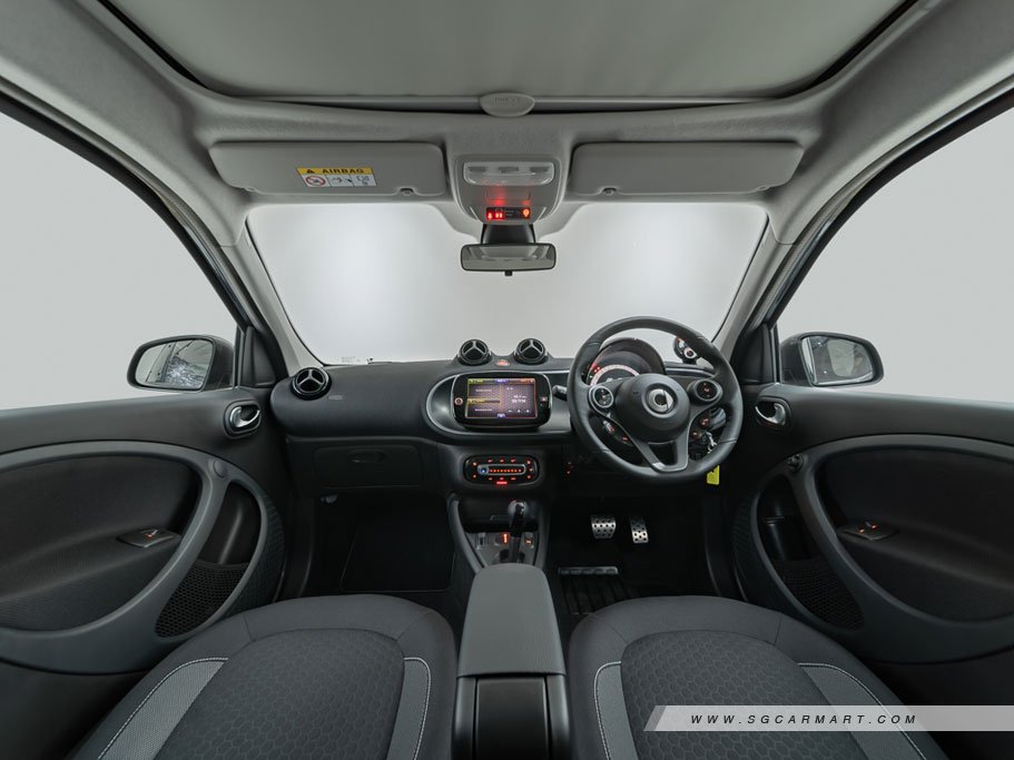 https://i.i-sgcm.com/new_cars/cars/21525/21525_g16