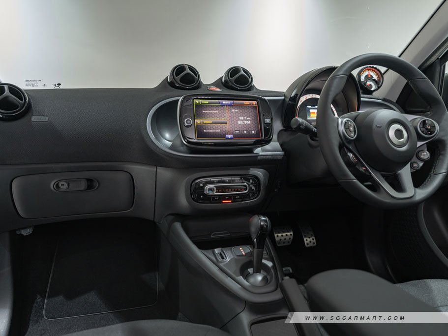 https://i.i-sgcm.com/new_cars/cars/21525/21525_g18
