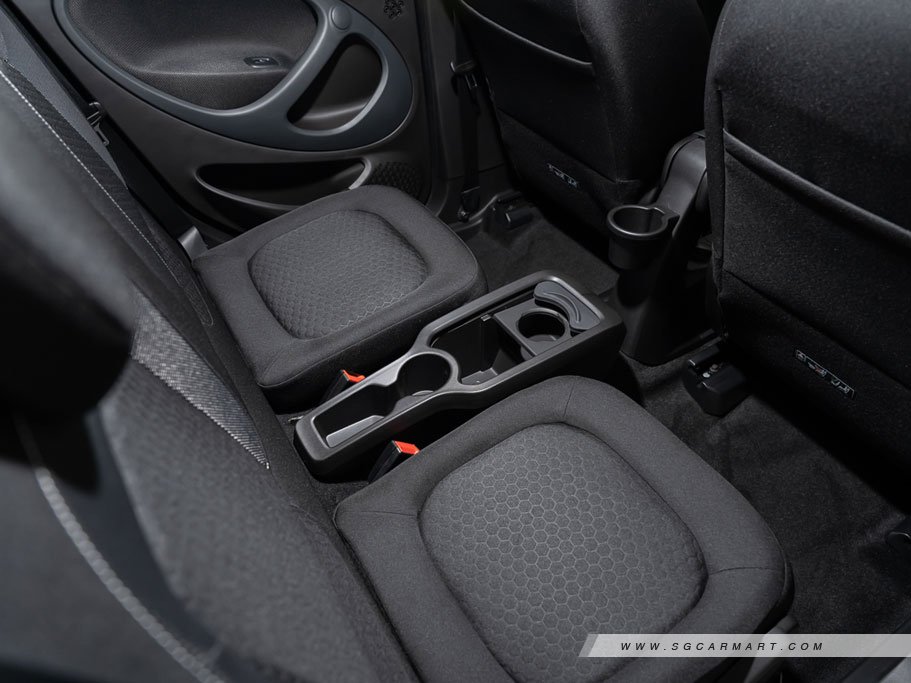 https://i.i-sgcm.com/new_cars/cars/21525/21525_g26