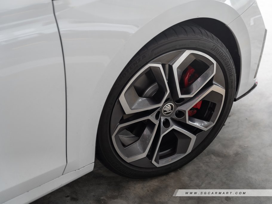 https://i.i-sgcm.com/new_cars/cars/21531/21531_g34