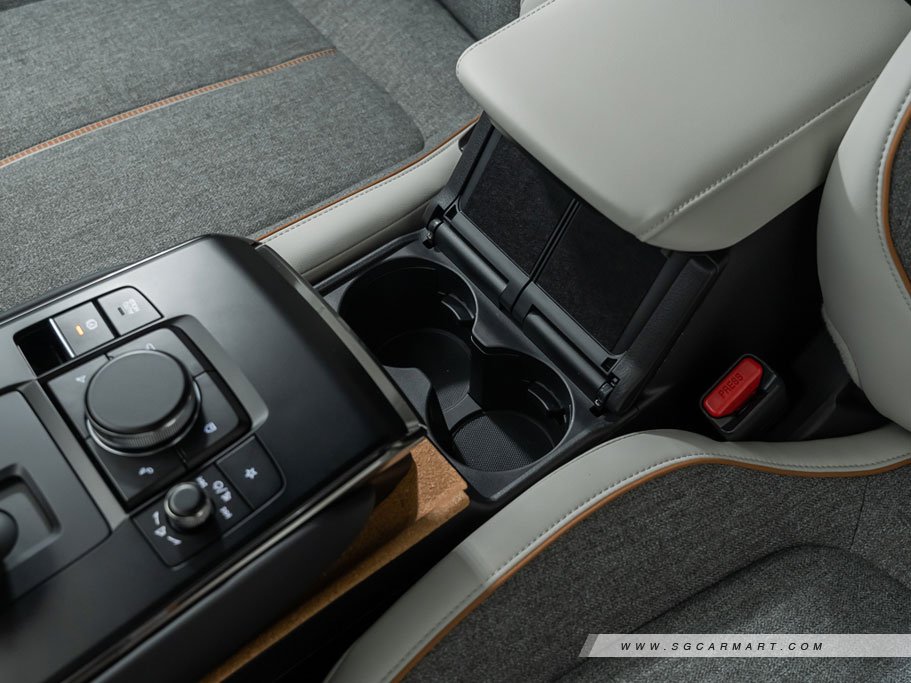 https://i.i-sgcm.com/new_cars/cars/21534/21534_g24