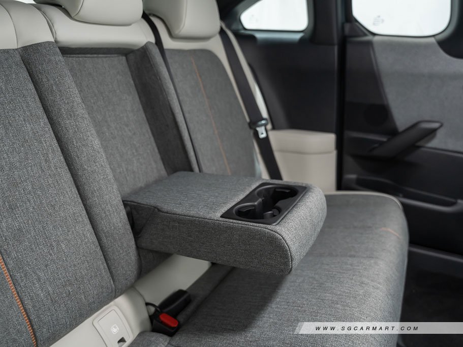 https://i.i-sgcm.com/new_cars/cars/21534/21534_g26