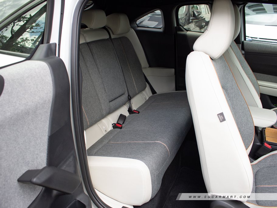 https://i.i-sgcm.com/new_cars/cars/21534/21534_g44