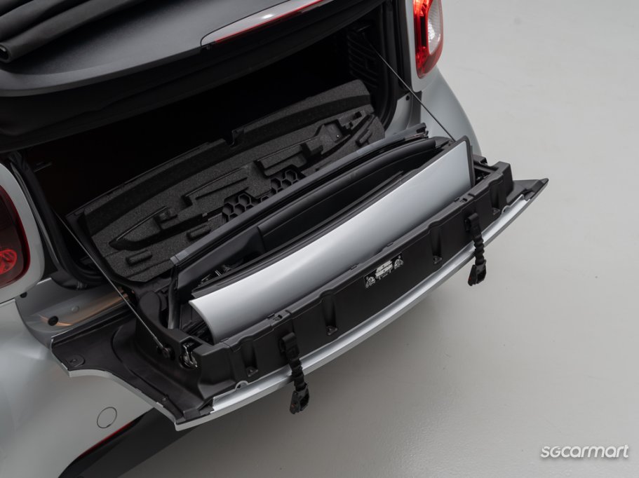 https://i.i-sgcm.com/new_cars/cars/21537/21537_g15