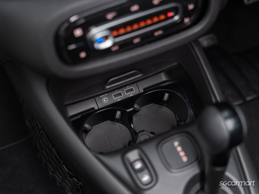 https://i.i-sgcm.com/new_cars/cars/21537/21537_g23