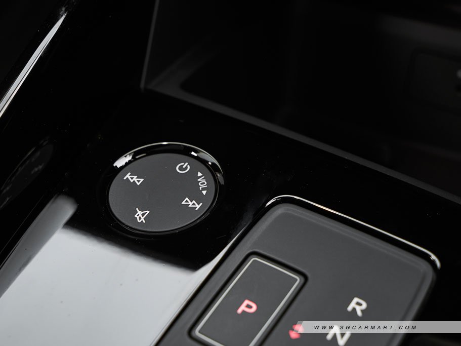 https://i.i-sgcm.com/new_cars/cars/21541/21541_g44
