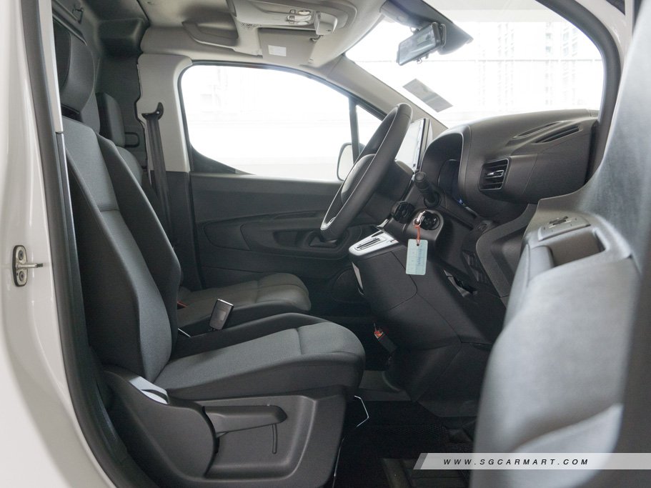 https://i.i-sgcm.com/new_cars/cars/21543/21543_g39