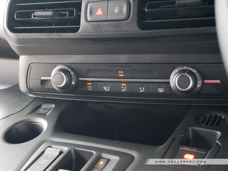 https://i.i-sgcm.com/new_cars/cars/21543/21543_g52