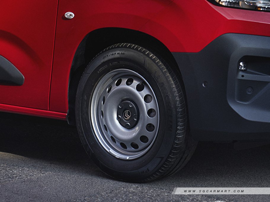 https://i.i-sgcm.com/new_cars/cars/21543/21543_g64