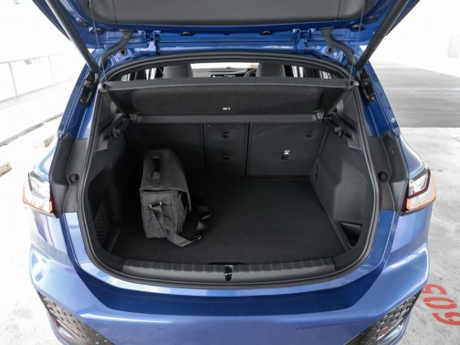 https://i.i-sgcm.com/new_cars/cars/21544/21544_g131