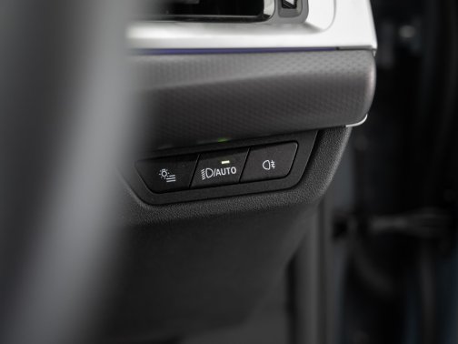 https://i.i-sgcm.com/new_cars/cars/21544/21544_g157