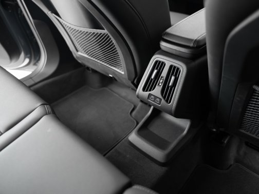 https://i.i-sgcm.com/new_cars/cars/21544/21544_g165