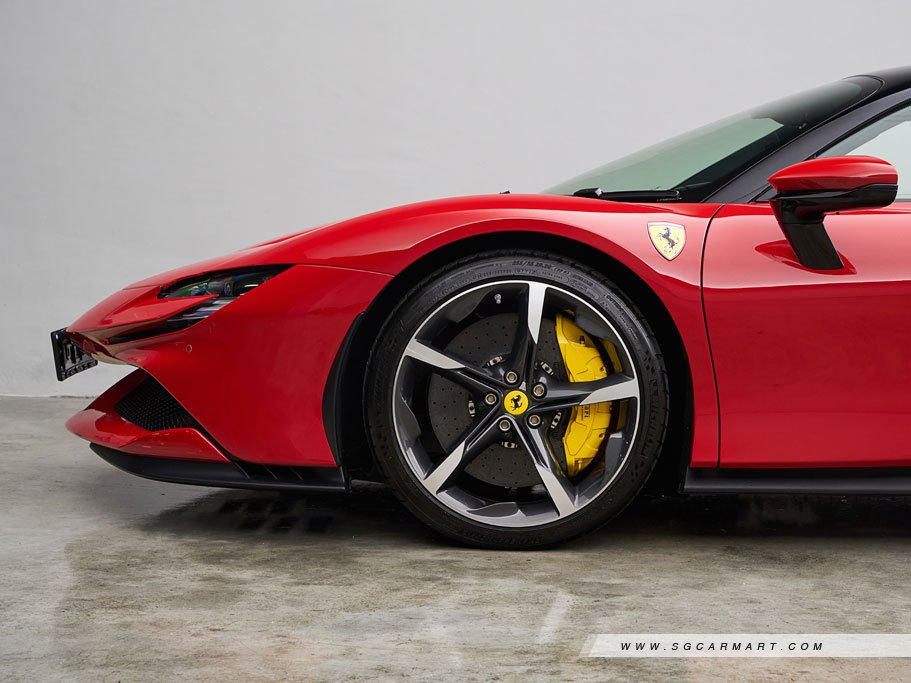 Ferrari SF90 Stradale Plug-in Hybrid 4.0 V8 10