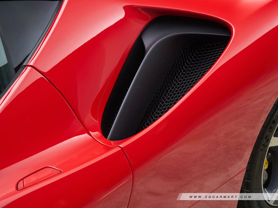Ferrari SF90 Stradale Plug-in Hybrid 4.0 V8 18