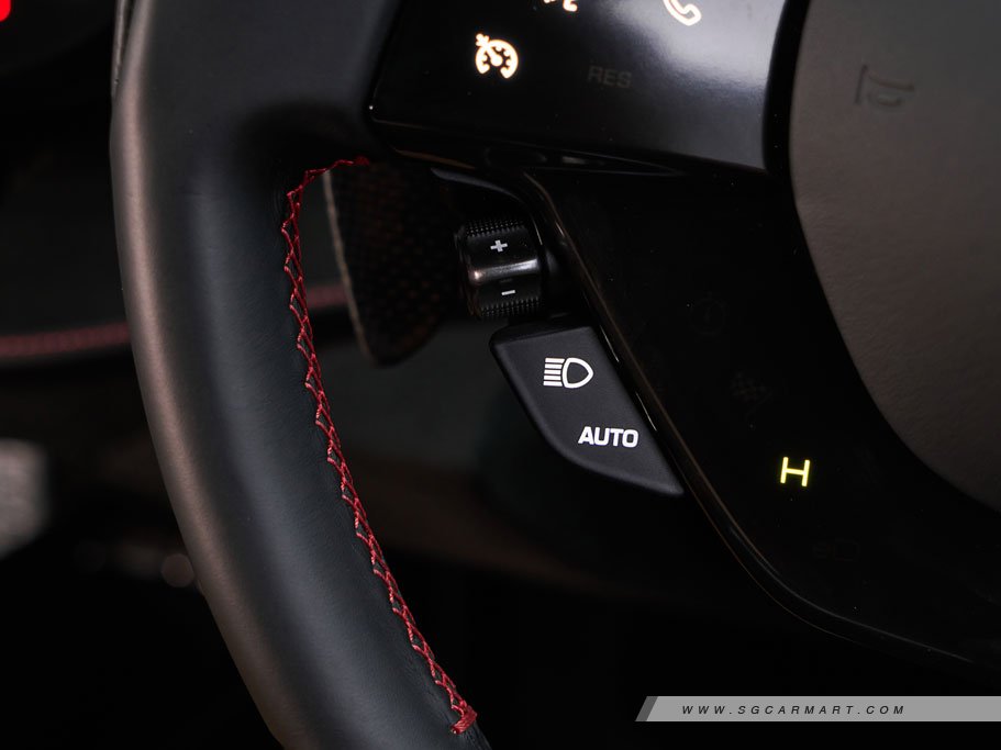 Ferrari SF90 Stradale Plug-in Hybrid 4.0 V8 28