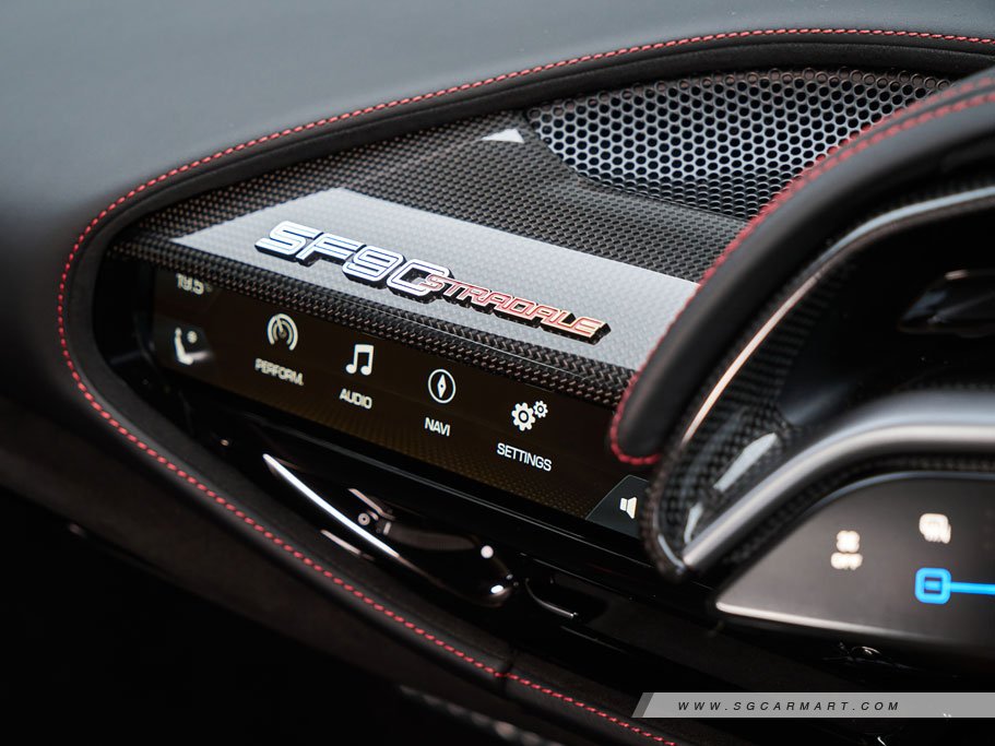 Ferrari SF90 Stradale Plug-in Hybrid 4.0 V8 30