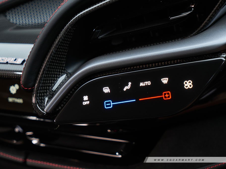 Ferrari SF90 Stradale Plug-in Hybrid 4.0 V8 31