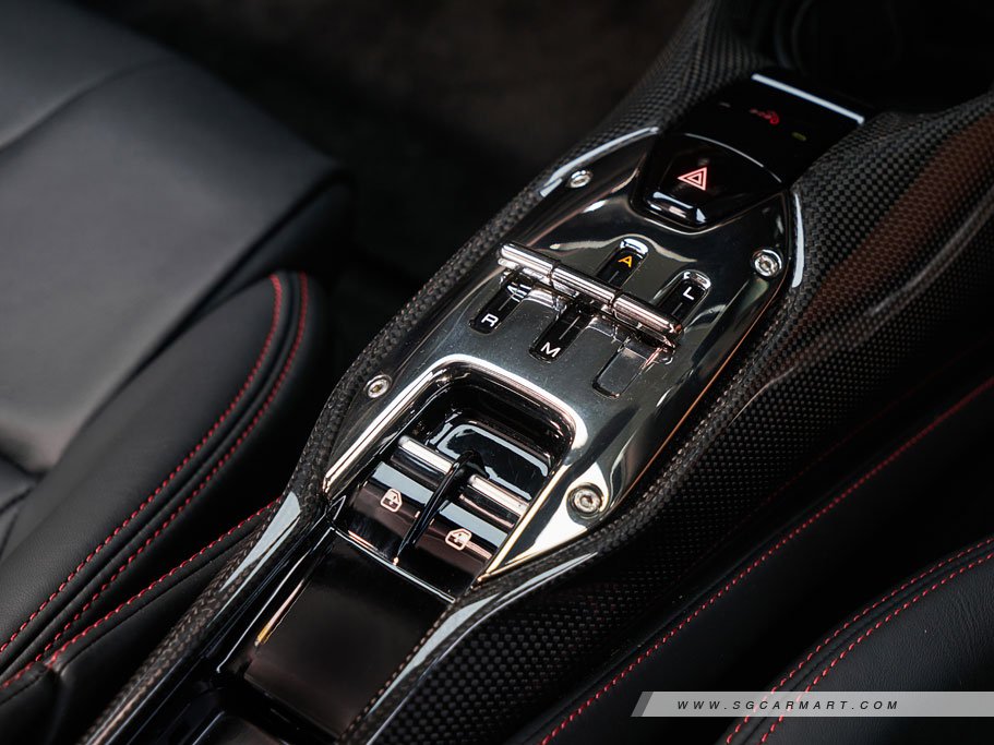 Ferrari SF90 Stradale Plug-in Hybrid 4.0 V8 32